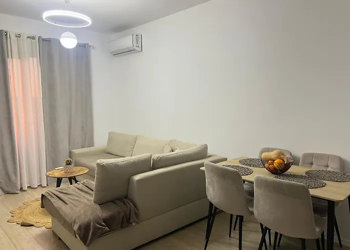 Flora Apartment *